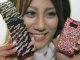 Operadora japonesa lanza móvil con cristales Swarovski