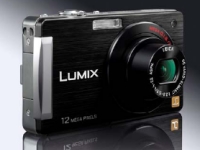 Lumix FX550 de Panasonic con pantalla táctil de 3 pulgadas