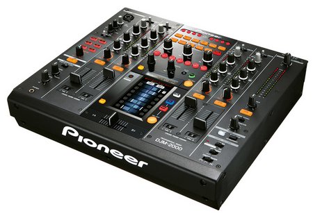 Pioneer lanza la nueva mesa de mezclas DJM-2000