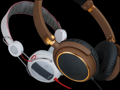 iGo lanza su gama completa de auriculares con micrófono y adaptadores para Skype.