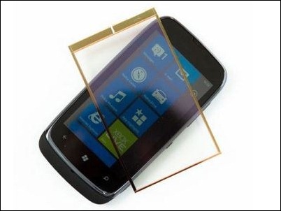 Lámina transparente carga la batería de los móviles