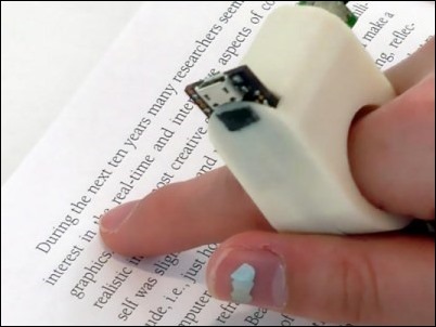 MIT presenta un anillo capaz de "leer" texto solamente con señalarlo