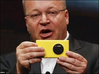 Microsoft muestra a sus empleados un adelanto del nuevo teléfono "selfie"