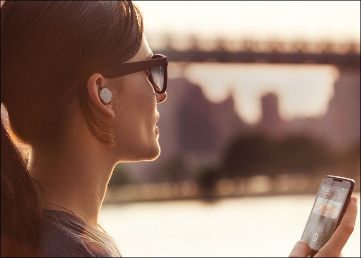 Moto Hint, el primer auricular wearable de Motorola