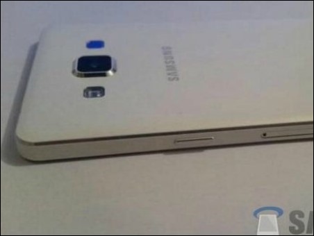 Galaxy A5, un smartphone de gama media de Samsung con diseño metalizado