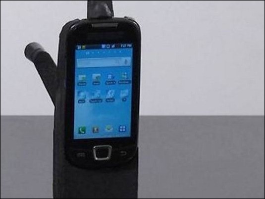 Inventan cargador de manivela para recargar smartphones