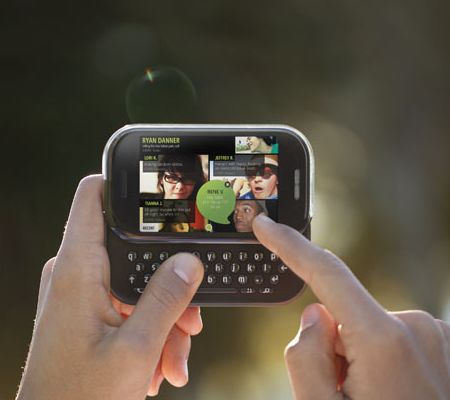 Kin Two, el teléfono social con teclado completo y grabación de video en HD