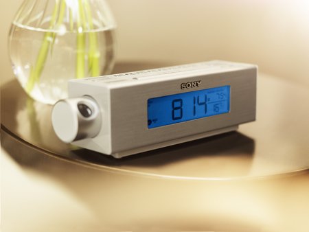 Despertador de Sony con proyector, sonidos y termómetro