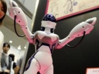 Desarrollan en Japón un robot que posa como una modelo