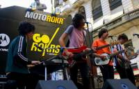 Motorola rockeó en la City porteña de la mano de Banda de Turistas