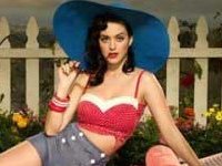 Katy Perry vendió en eBay moldes de sus pechos