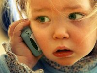 El Senado francés vota a favor de prohibir el uso de los teléfonos móviles en los colegios