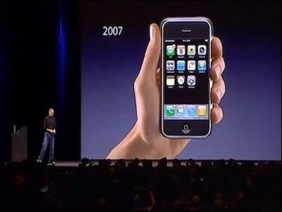 Subastan en eBay un iPhone original por 15.000 dólares