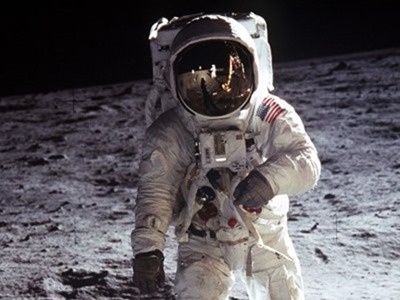 Hoy Hace 45 años que el hombre puso los pies en la luna - Economiza